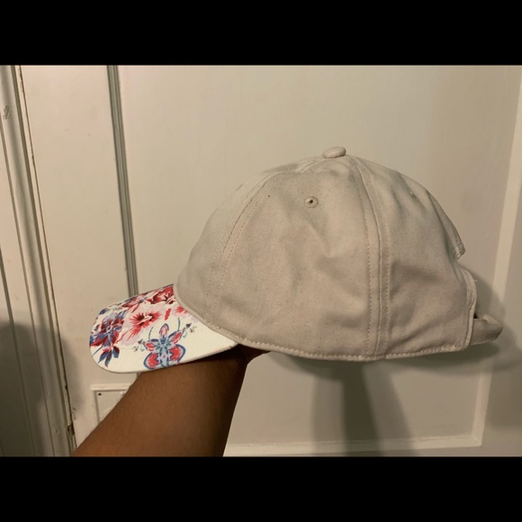 Gap Floral Cream/Grey-ish Cap - Picture 3 of 13